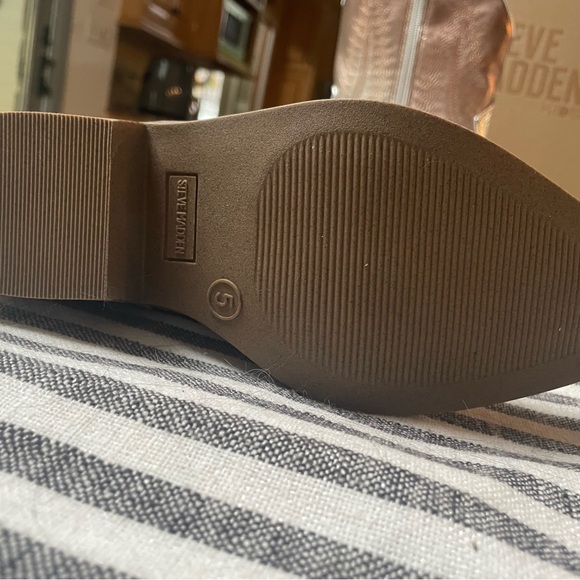 NWT in Box   Steve Madden Kids size 5  gold 
Metallic cowgirl boots - Picture 4 of 6